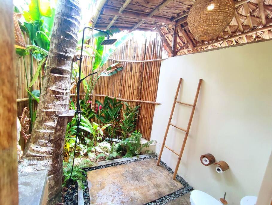 The Bamboo Houses - Tropical Garden & Empty Beach Генерал-Луна Экстерьер фото