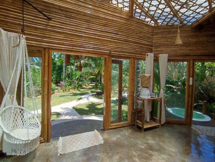 The Bamboo Houses - Tropical Garden & Empty Beach Генерал-Луна Экстерьер фото