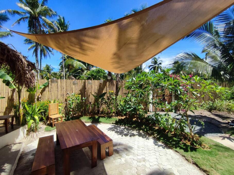 The Bamboo Houses - Tropical Garden & Empty Beach Генерал-Луна Экстерьер фото