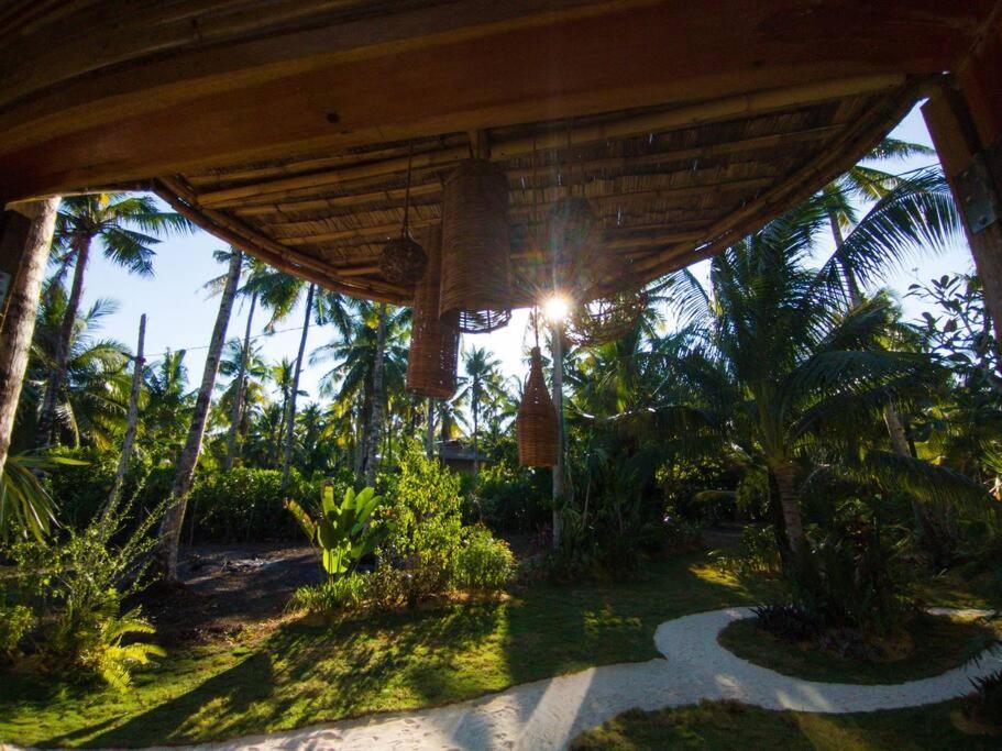 The Bamboo Houses - Tropical Garden & Empty Beach Генерал-Луна Экстерьер фото