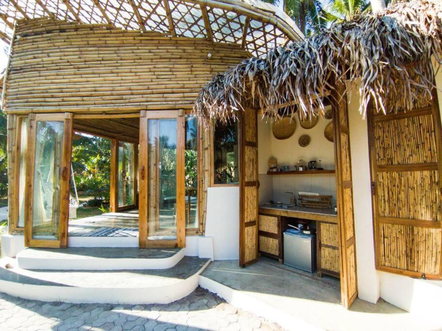 The Bamboo Houses - Tropical Garden & Empty Beach Генерал-Луна Экстерьер фото