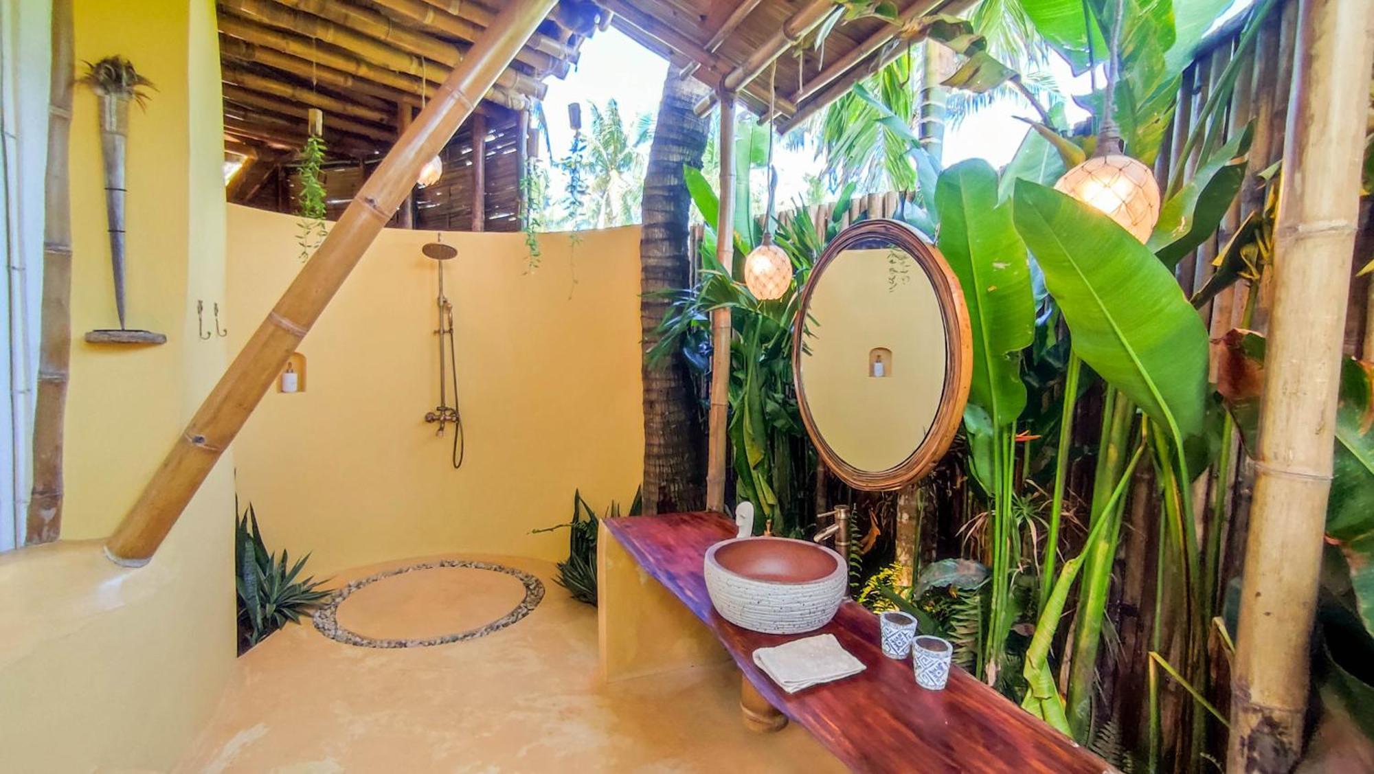 The Bamboo Houses - Tropical Garden & Empty Beach Генерал-Луна Экстерьер фото