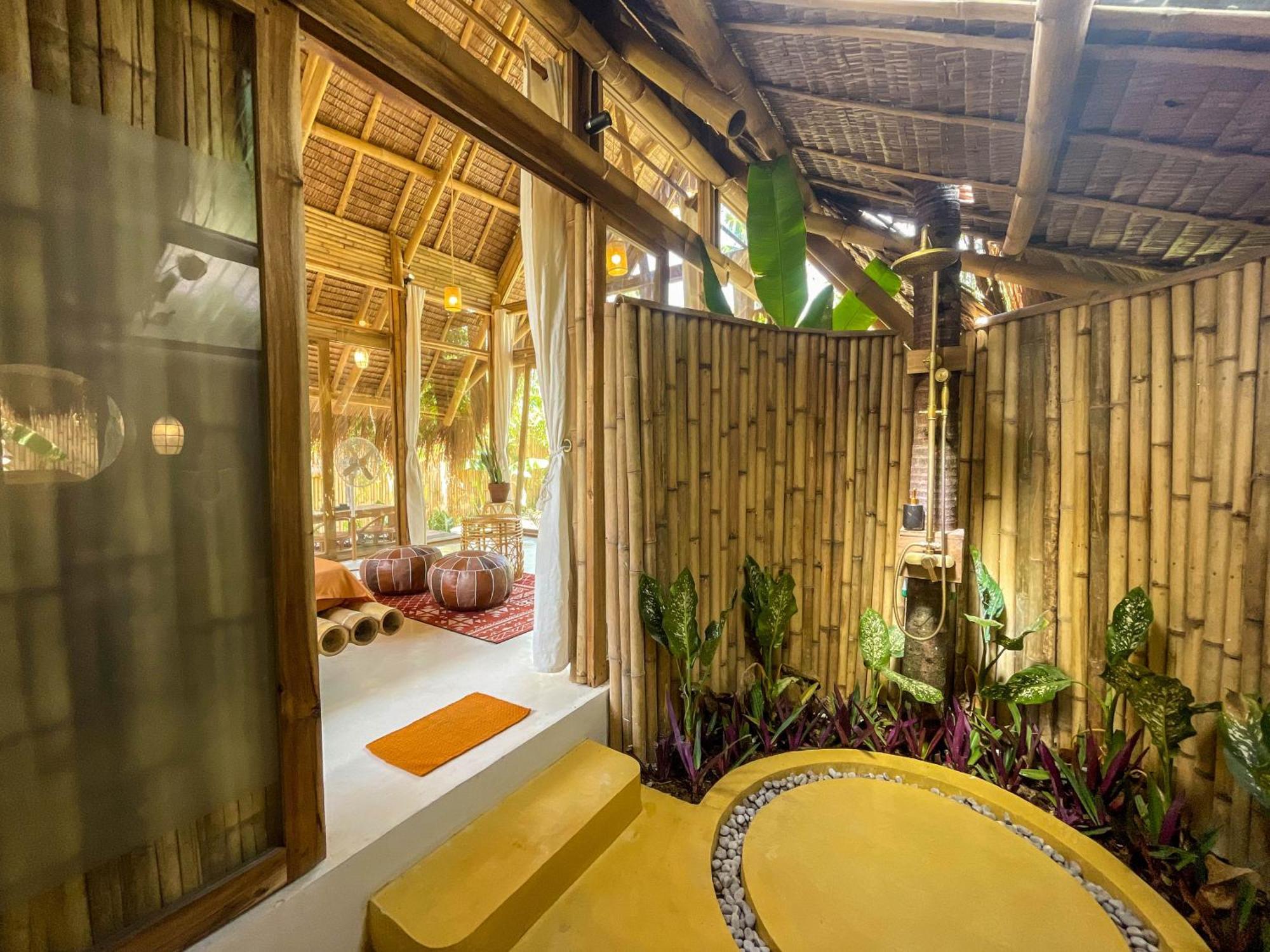 The Bamboo Houses - Tropical Garden & Empty Beach Генерал-Луна Экстерьер фото