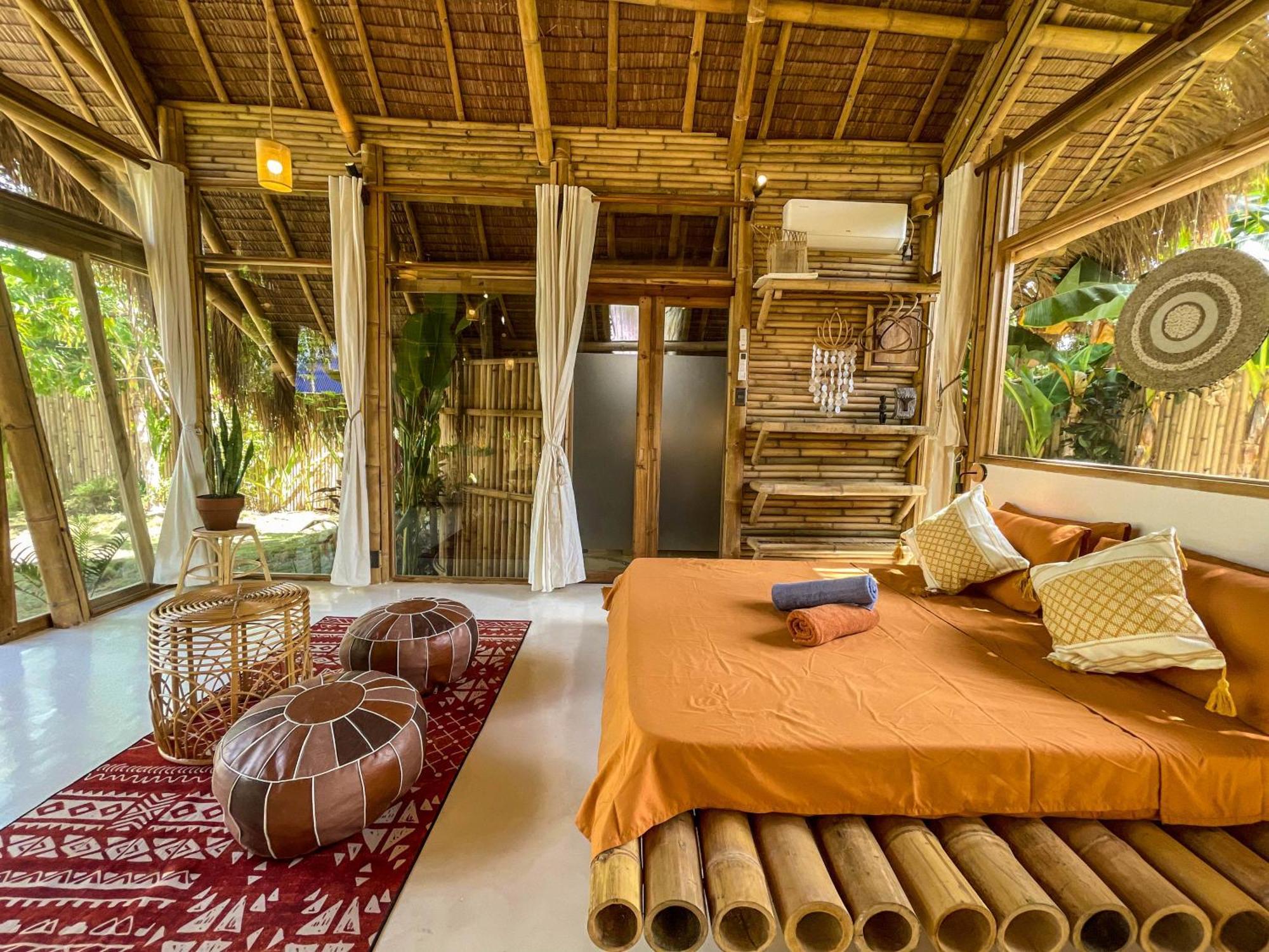 The Bamboo Houses - Tropical Garden & Empty Beach Генерал-Луна Экстерьер фото