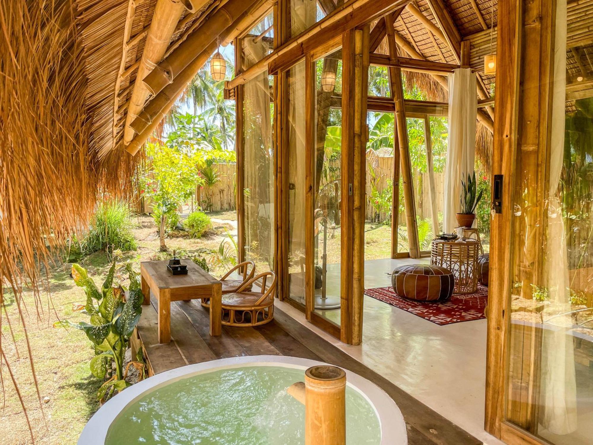 The Bamboo Houses - Tropical Garden & Empty Beach Генерал-Луна Экстерьер фото