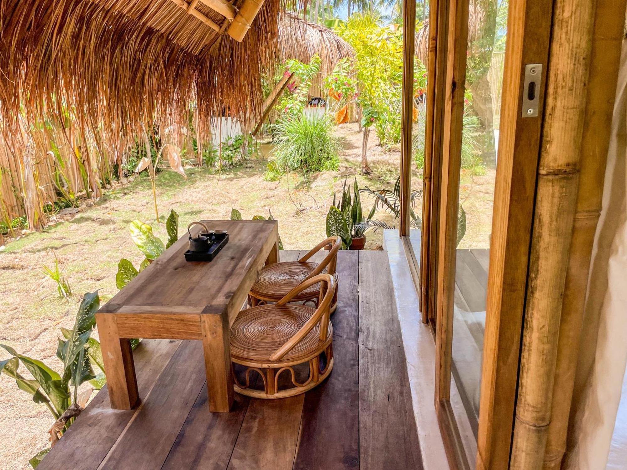 The Bamboo Houses - Tropical Garden & Empty Beach Генерал-Луна Экстерьер фото